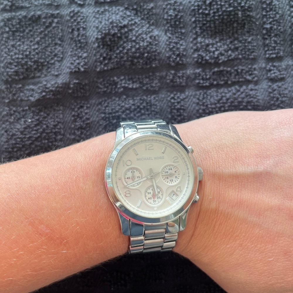 Michael Kors MK-5076 midsized chronograph stainless steel watch.